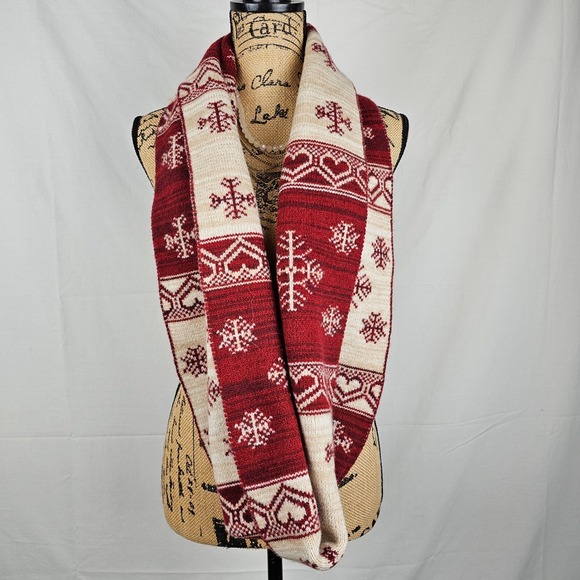 Coldwater Creek Red Cream Snowflake Heart Fair Isle Infinity Loop Scarf NWOT - Picture 8 of 9